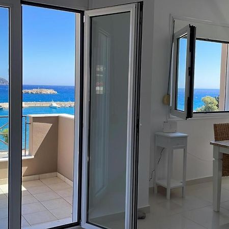 Locals Apartment Karpathos エクステリア 写真