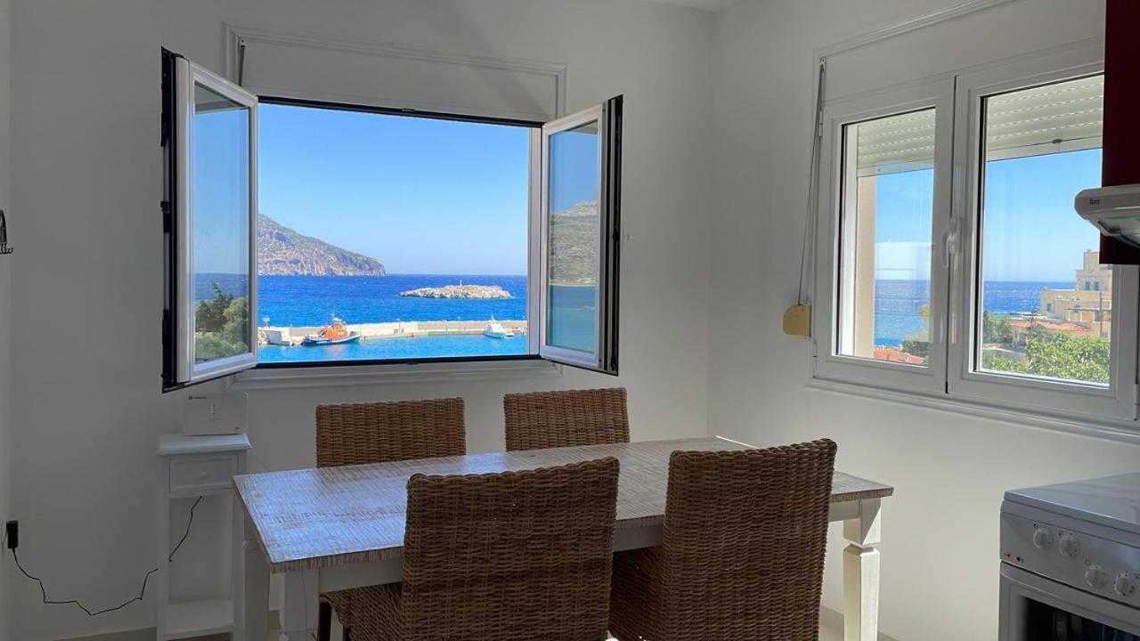 Locals Apartment Karpathos エクステリア 写真