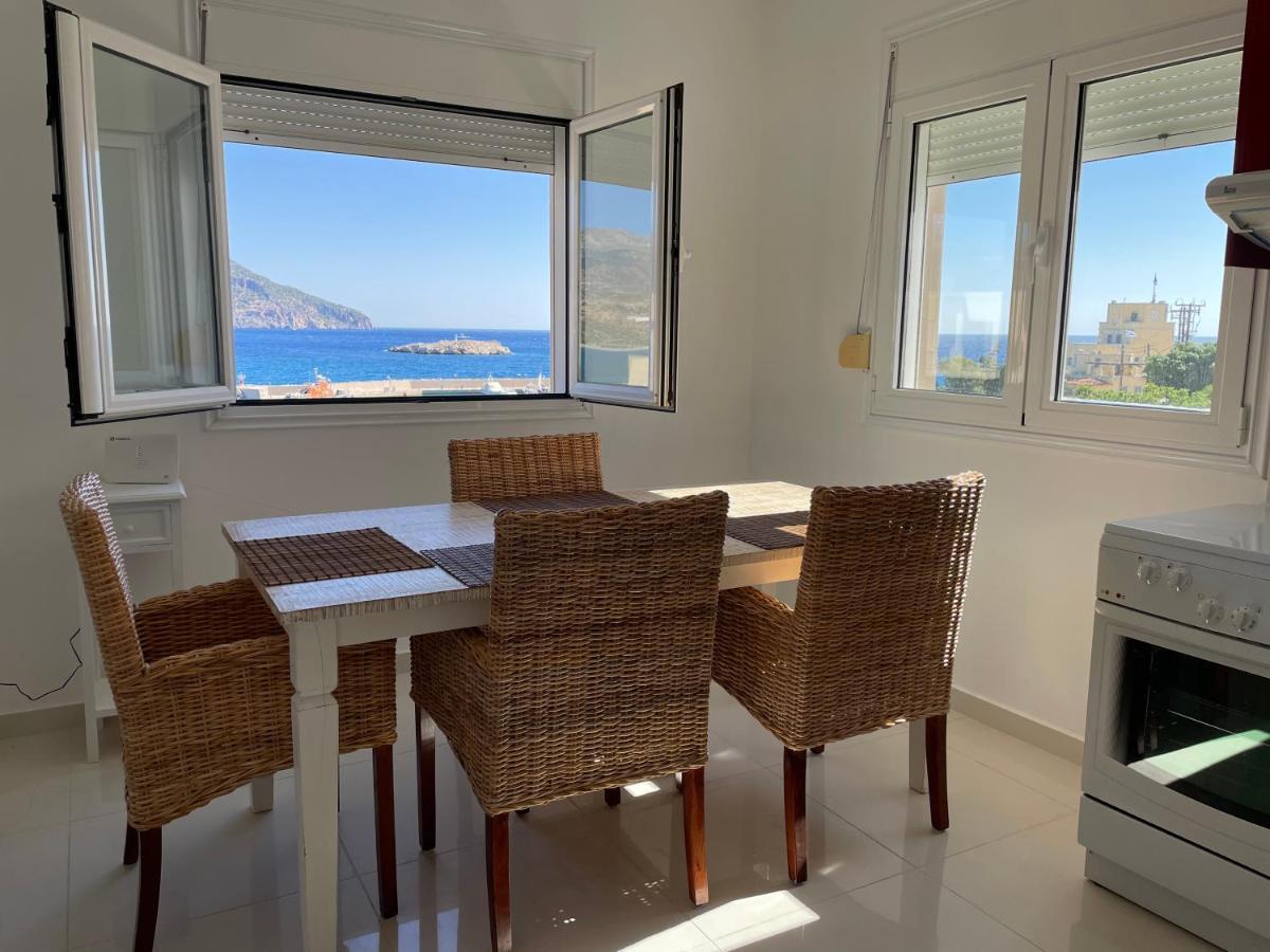 Locals Apartment Karpathos エクステリア 写真