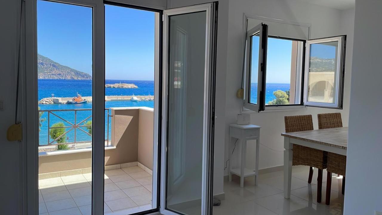 Locals Apartment Karpathos エクステリア 写真