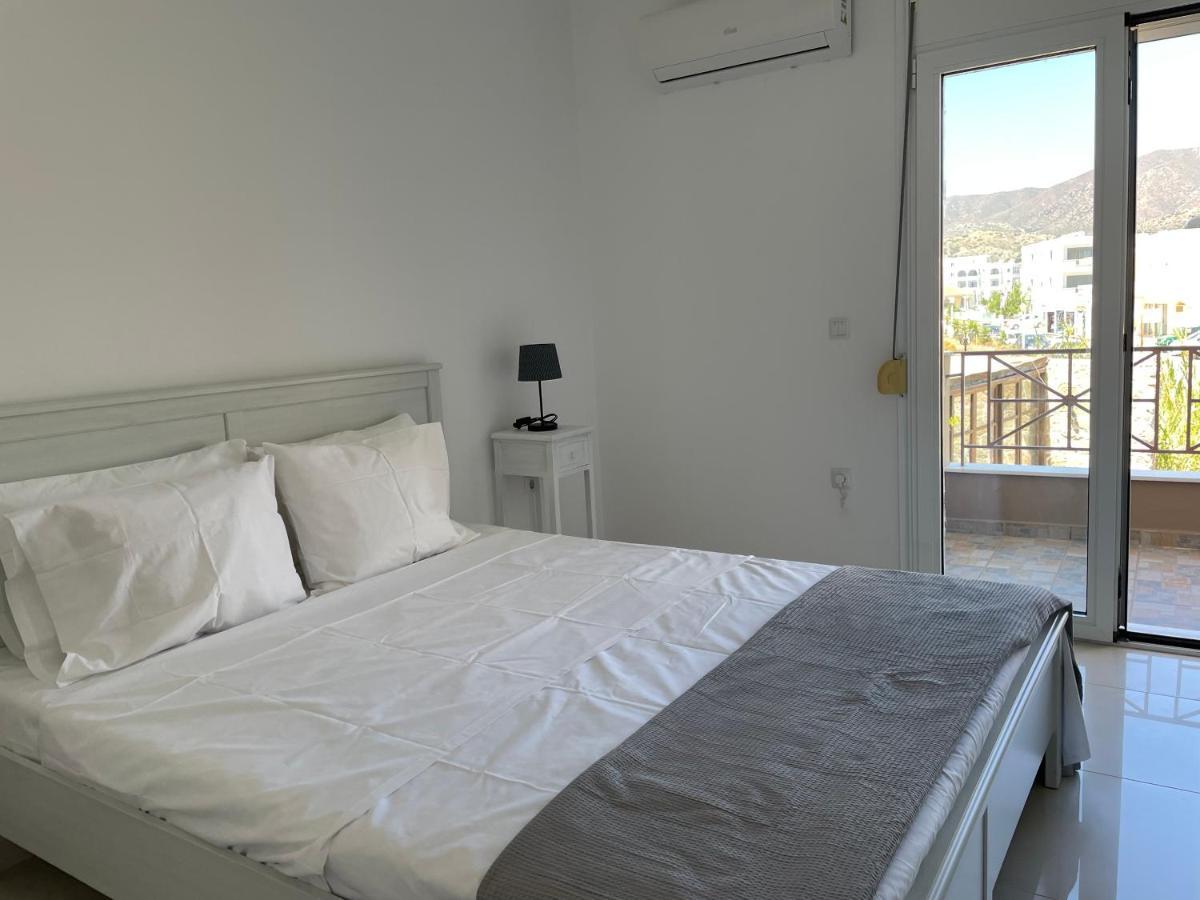 Locals Apartment Karpathos エクステリア 写真